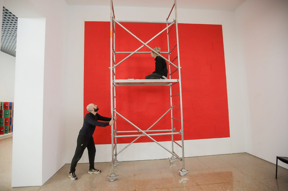 Inauguración de ‘Despintando rojo’. Intervención de Guillermo Mora en la Colección Museo Ruso 