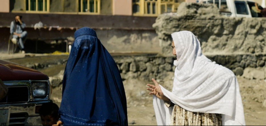 XIII Semana de Cine de Derechos Humanos de Amnistía Internacional. Tema: Feminismo. Proyección de ‘Afganistán, donde Alá abandonó a las mujeres’, de Carol Mundi y Luis Almodóvar. Coloquio posterior