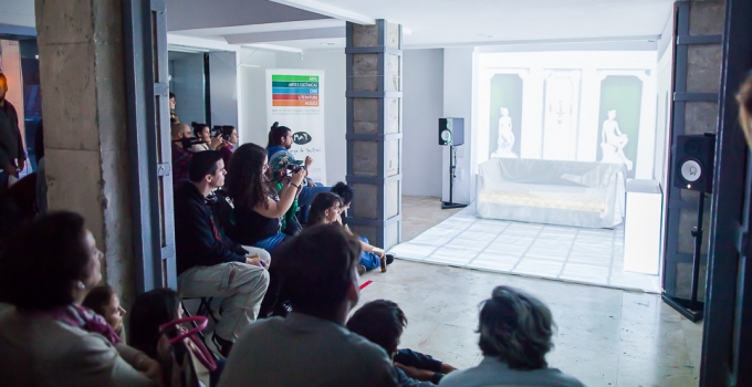 Un paseo por emblemáticos escenarios cinematográficos a través del vídeo mapping de Cristina Rosales en Cienfuegos 