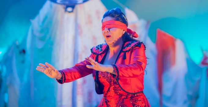 La voz y la espectacular puesta en escena de 'La Pili' emocionaron al público de los Baños del Carmen 