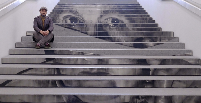 José Luis Puche interviene la escalera del Centre Pompidou Málaga con una obra que incorpora al espectador